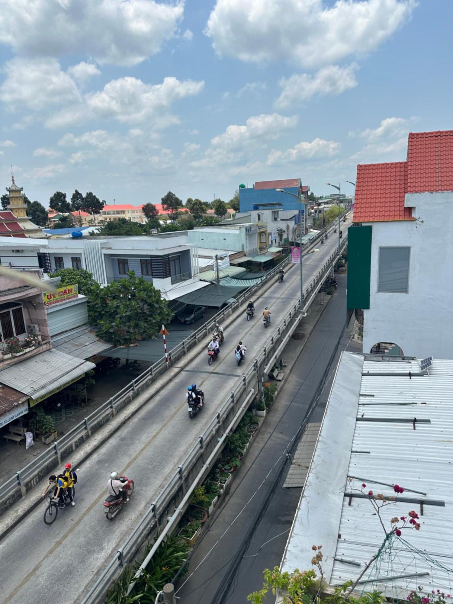 Khach San Nguyen Long Hotel Ap Thap Muoi Екстериор снимка