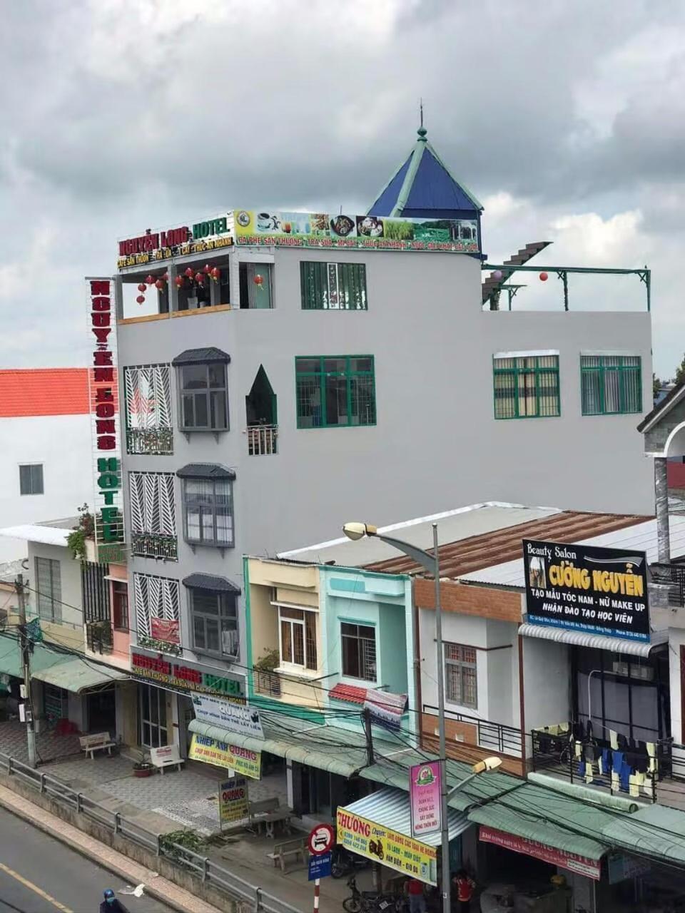 Khach San Nguyen Long Hotel Ap Thap Muoi Екстериор снимка